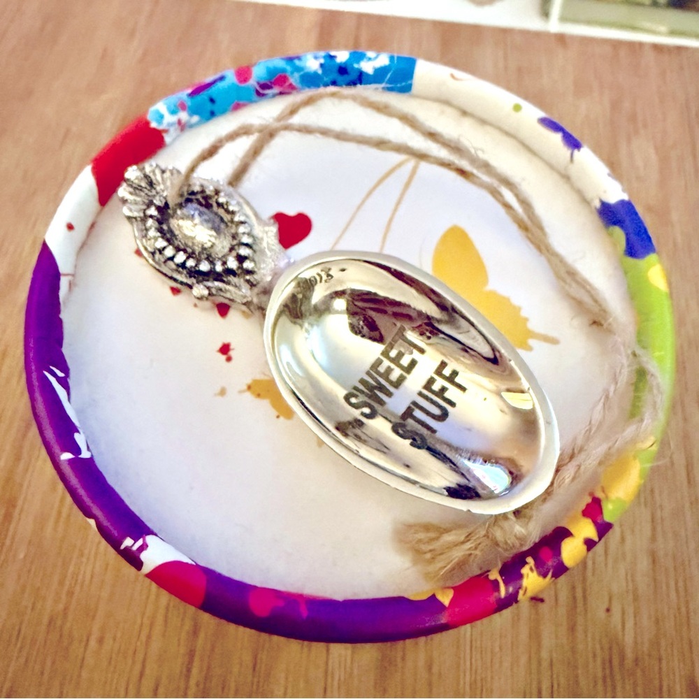 MUD PIE SUGAR SPOON SCOOP SILVER PLATED METAL PRINTED “SWEET STUFF” HANGER